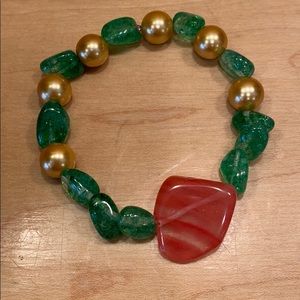 Bracelet with semi precious stones. Emerald green